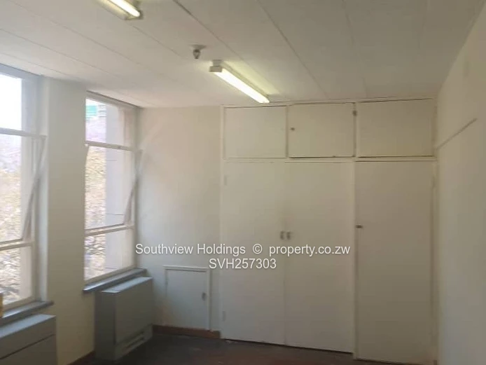 2 neat interconnecting offices available in Upper CBD. 