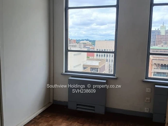 4 Neat offices to let. 