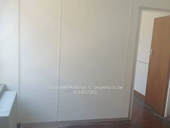 2 neat interconnecting offices available in Upper CBD. 